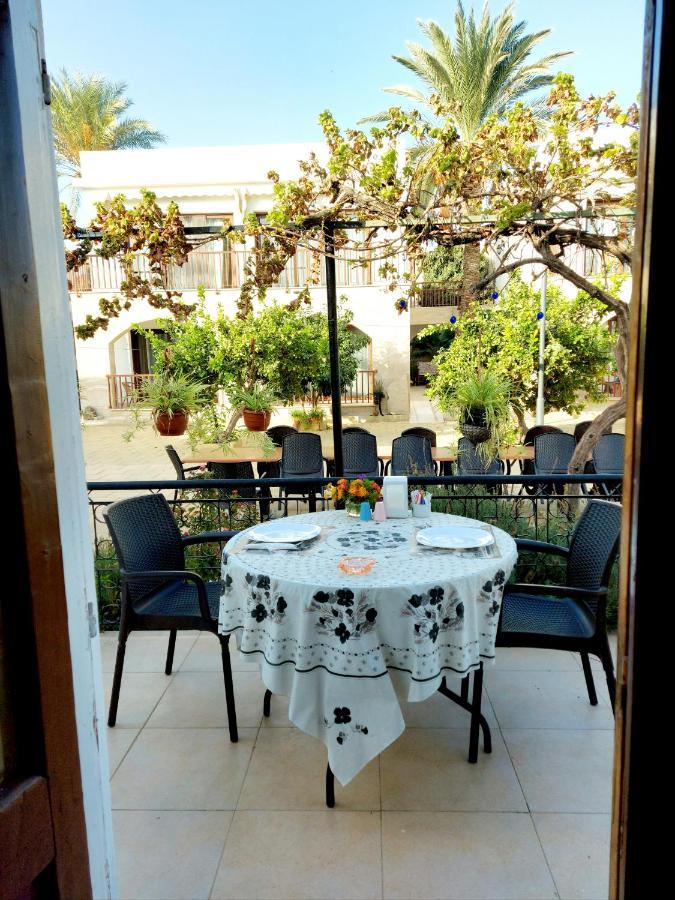 Golden Palms Guest House&Cafe Famagusta  Eksteriør billede