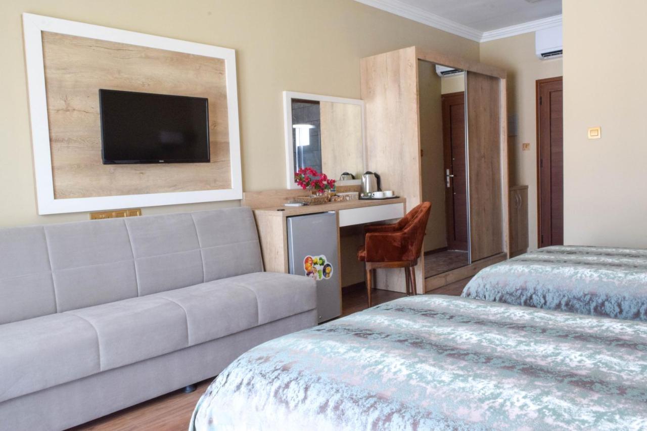 Golden Palms Guest House&Cafe Famagusta  Eksteriør billede