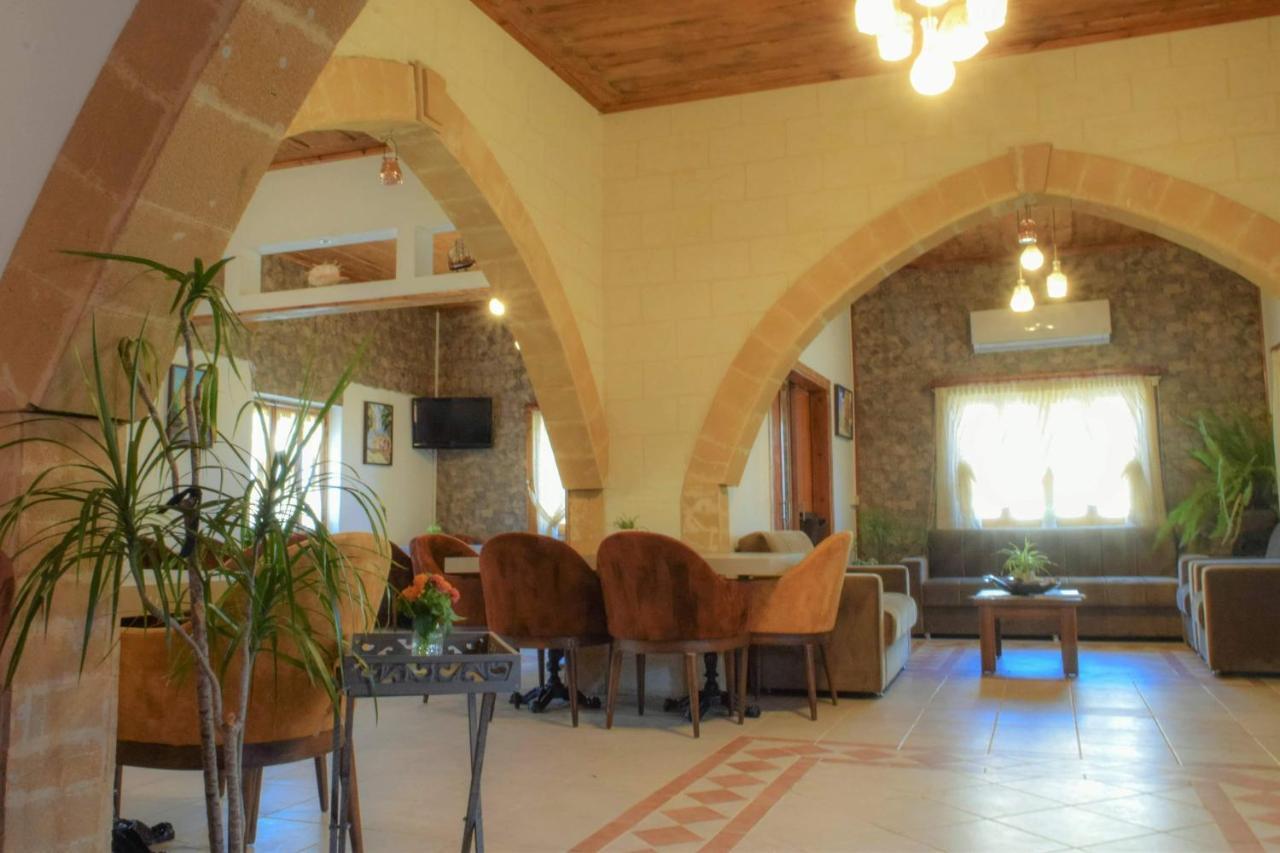 Golden Palms Guest House&Cafe Famagusta  Eksteriør billede